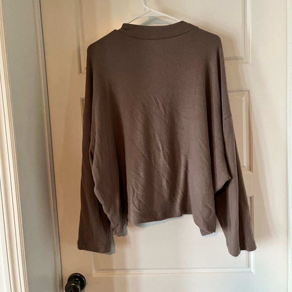 H&M Cropped Sweater - Picture 2 of 2